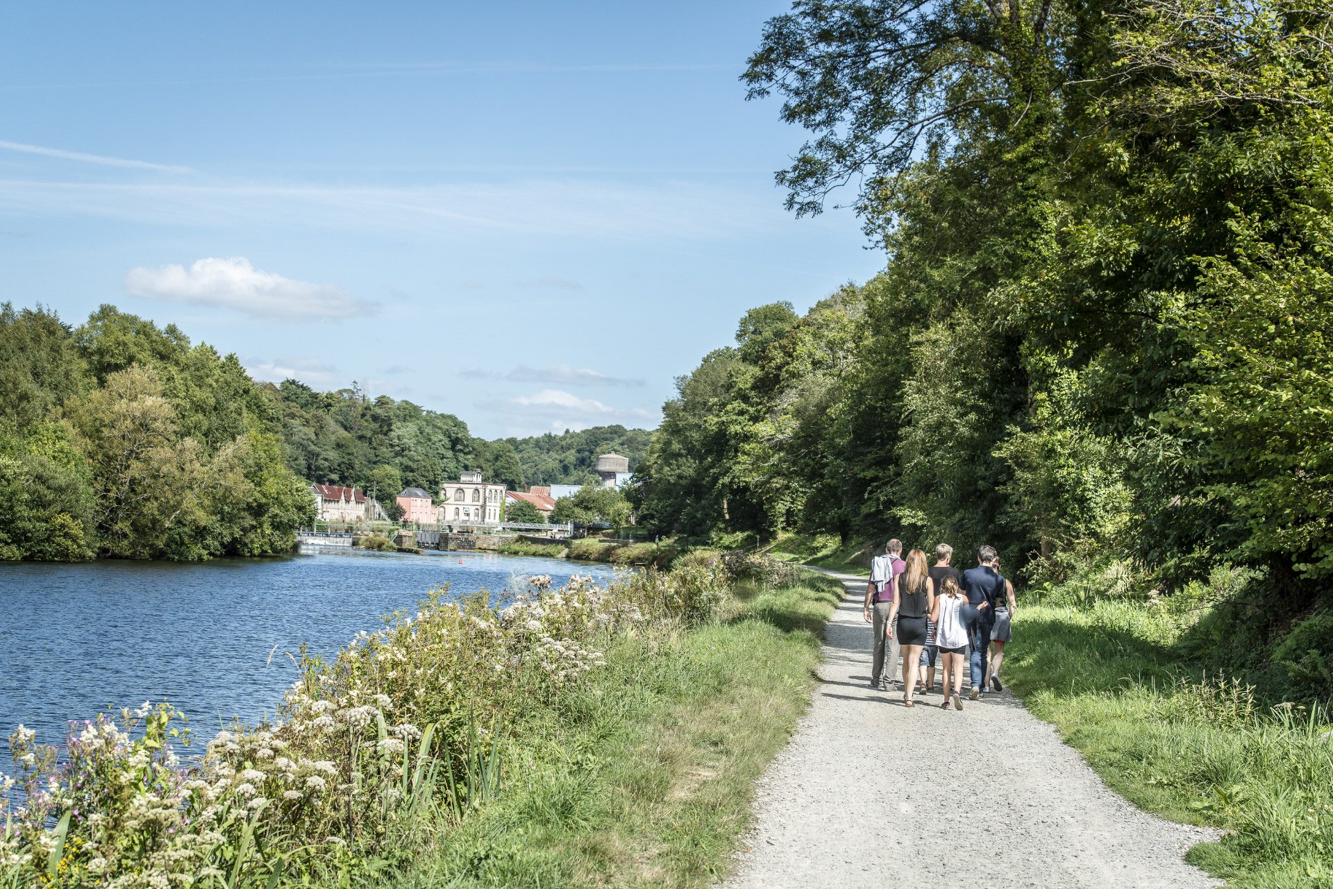 ©Xavier Dubois-LBST - Balade sur les rives du Blavet avec vue sur l'écomusée des Forges